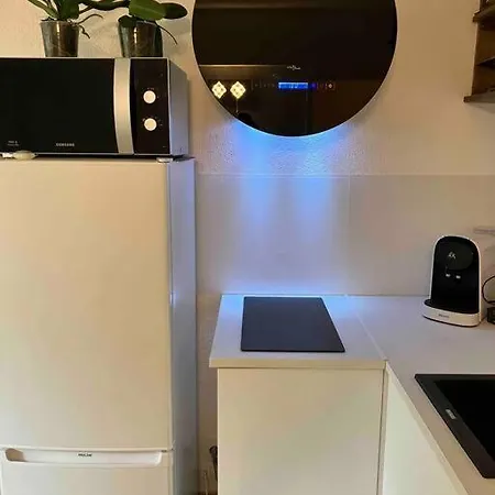 2 Chambres, Grand Jardin Et Parking Apartment