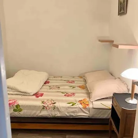 2 Chambres, Grand Jardin Et Parking *