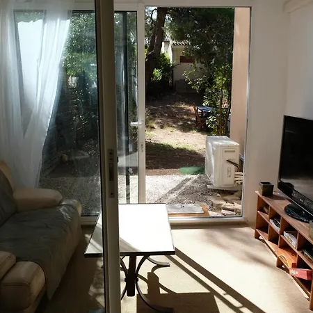 2 Chambres, Grand Jardin Et Parking *