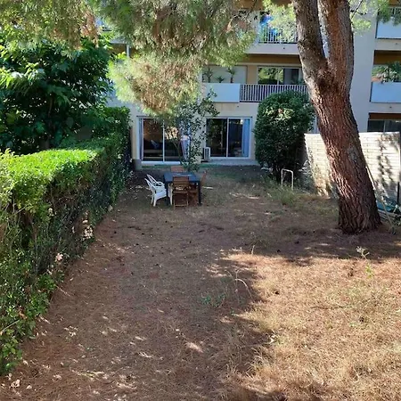 2 Chambres, Grand Jardin Et Parking *