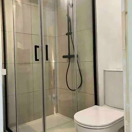 2 Chambres, Grand Jardin Et Parking