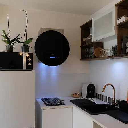 2 Chambres, Grand Jardin Et Parking